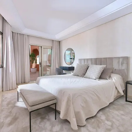 Апартаменты Spectacular Frontline Penthouse *