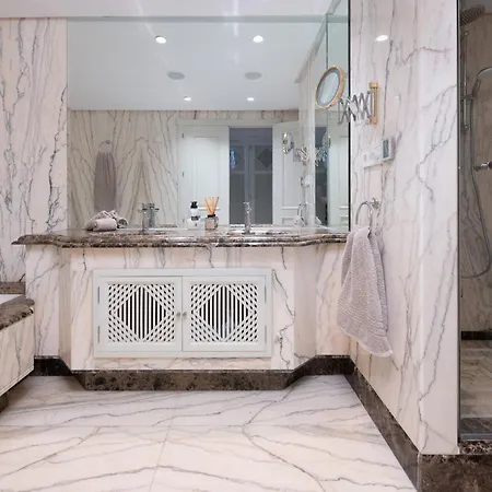 Spectacular Frontline Penthouse Апартаменты *